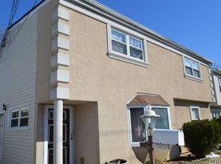 1563Y Meadowbrook Rd, Merrick, NY 11566