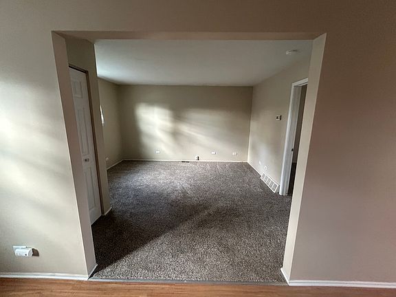 4th image of 402 Northlake Rd