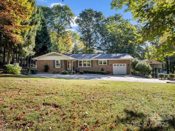 646 Walker St, Columbus, NC 28722
