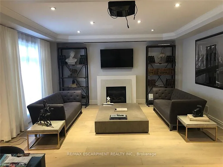 4 Raphael Ct — Photo 23