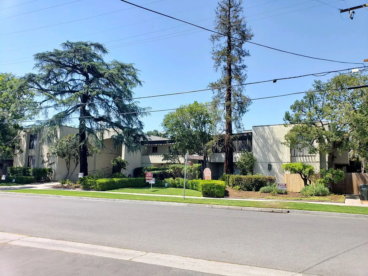Building Photo - 140 - Merri Manor