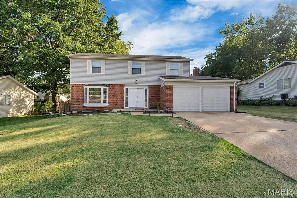 1828 Arrowpoint Dr photo 1