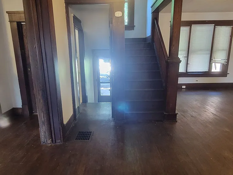 2015 Summit St — Photo 20