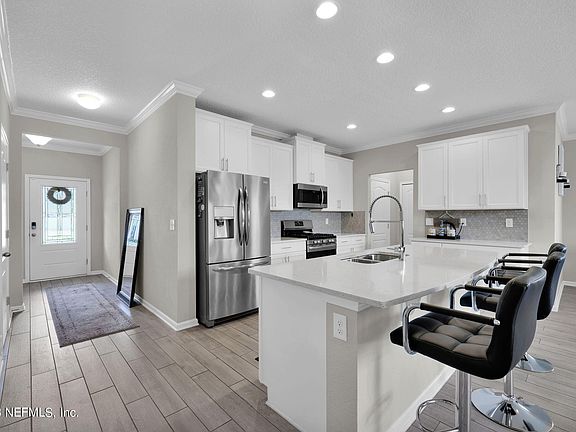 4th image of 138 GLASGOW Drive