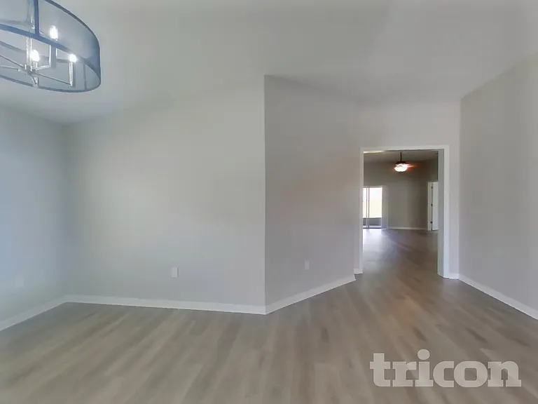 6046 Eagle Pointe Dr — Photo 3