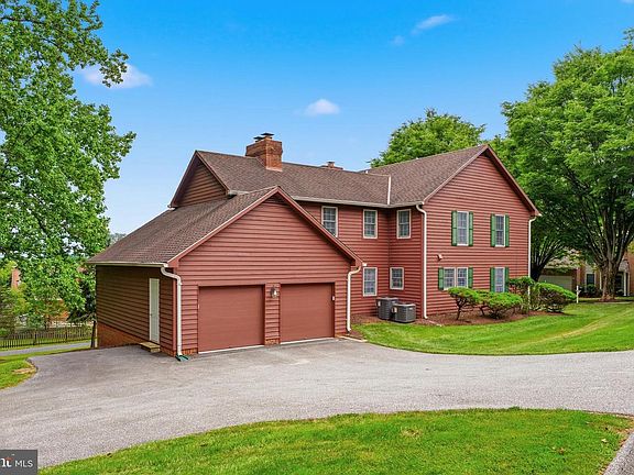 3rd image of 8535 Hill Spring Dr