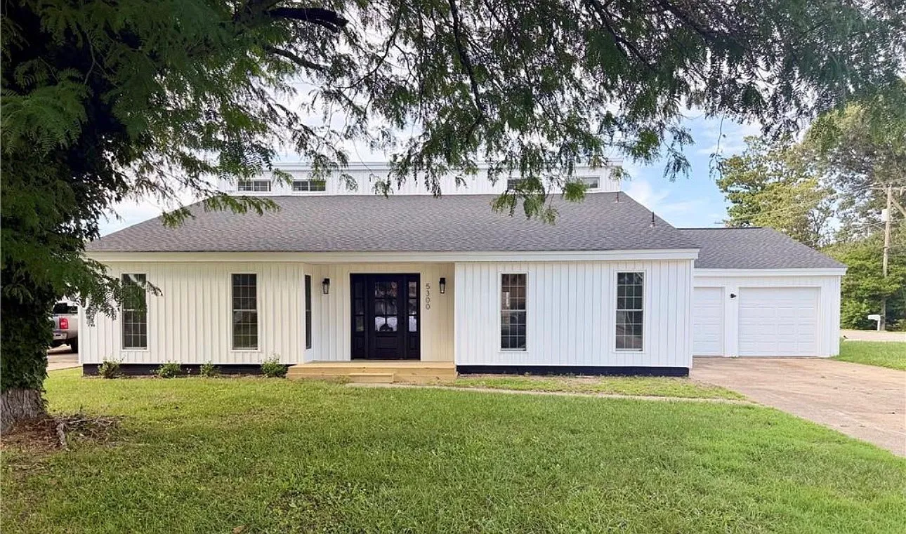 4 bed, 1993 sqft, $3,500 — Photo 1