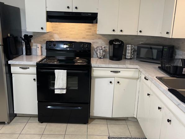 521 Palomas Dr SE APT B