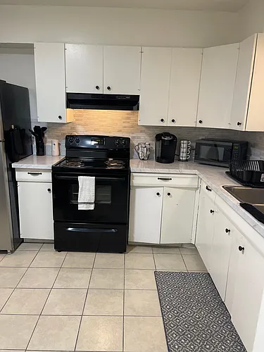 521 Palomas Dr SE #B Photo 1