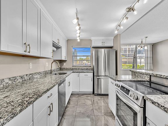 3rd image of 2741 TAFT Street #104