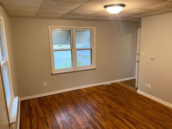 5th image of 2108 N Underhill St