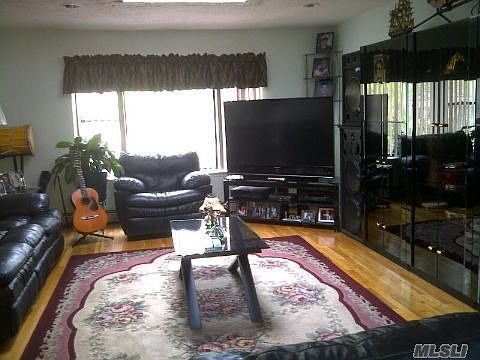 4th image of 107 Wilson Ave
