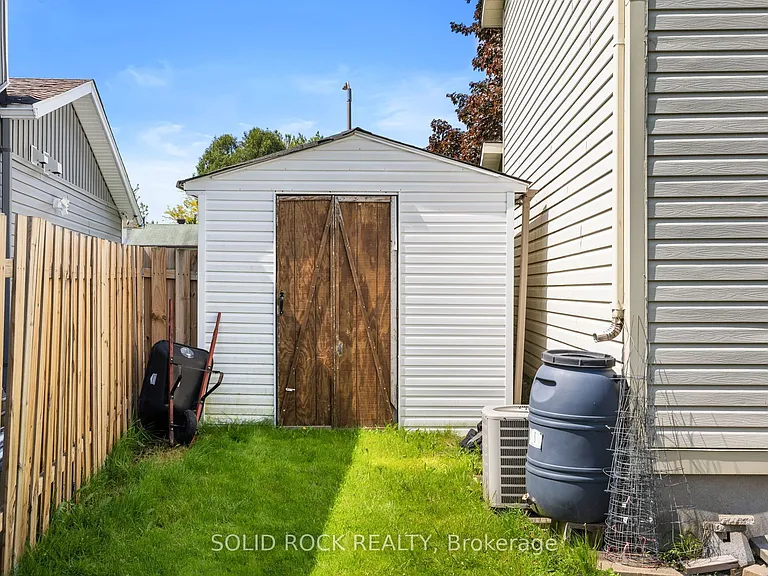 1631 Charbonneau St — Photo 40