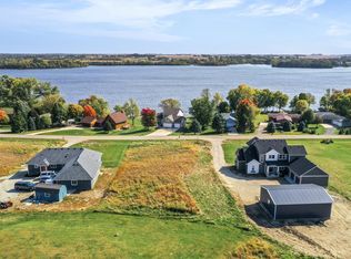 Wells Lake Ct, Faribault, MN 55021