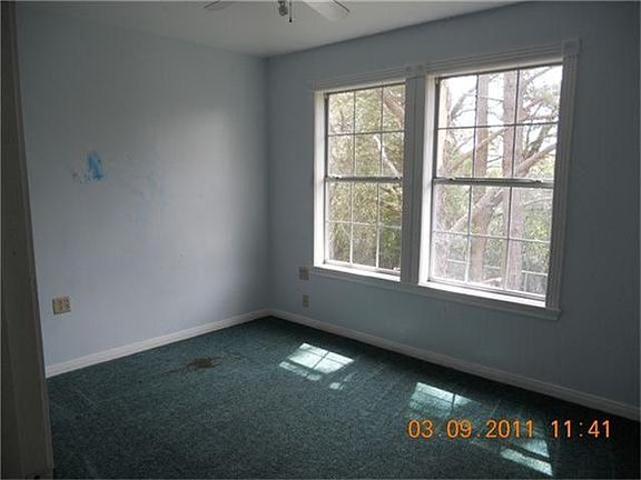 3rd image of 2949 Avenue Q