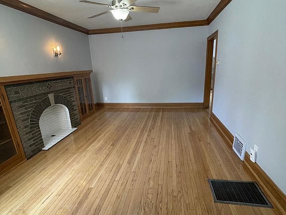 2nd image of 1942 W Dickens Ave #1R