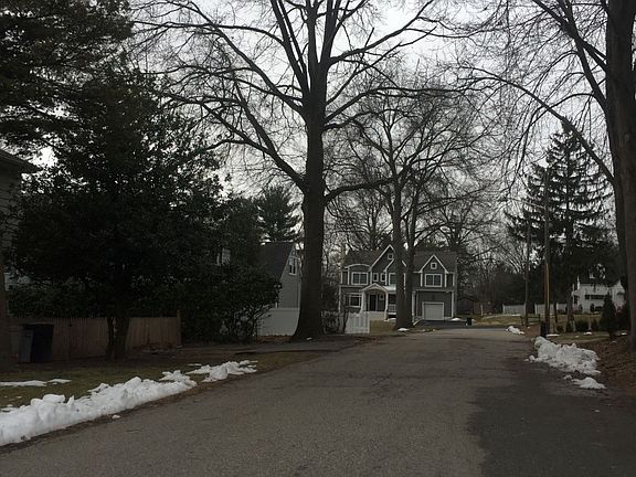 5th image of 11 Belmont Ave