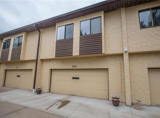 885 Hampton Ridge Dr, Akron, OH 44313