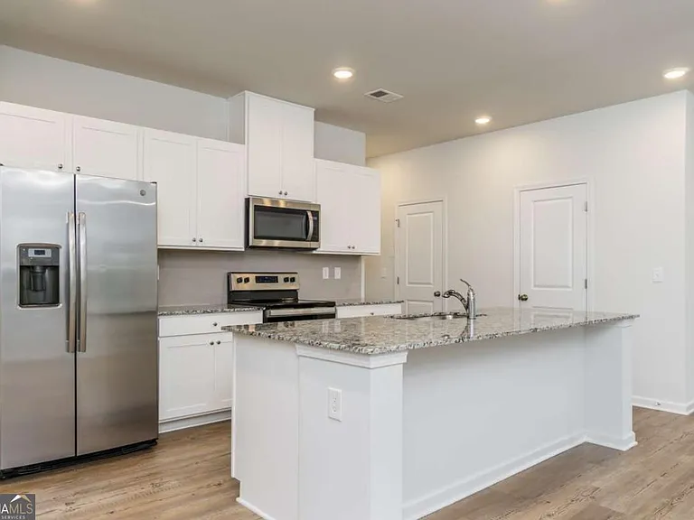 84 Founders Dr — Photo 5