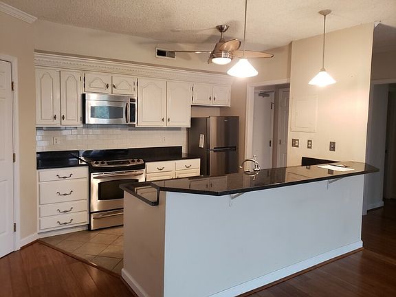 3rd image of 801 S Pitt St APT 433