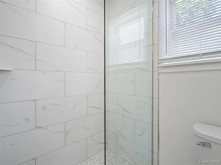 1741 E Woodward Heights Blvd — Photo 25