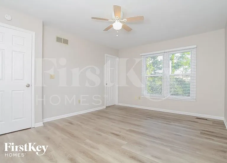 8635 Coran Dr — Photo 9