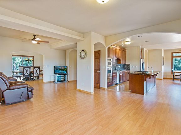 4th image of 717 Swanson Ln
