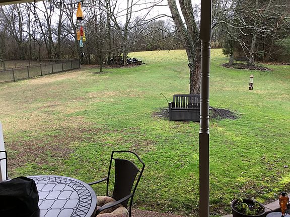 5th image of 340 Hazeltine Dr