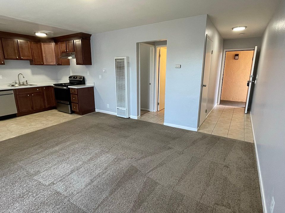 1st image of 650 E 17th St APT 25