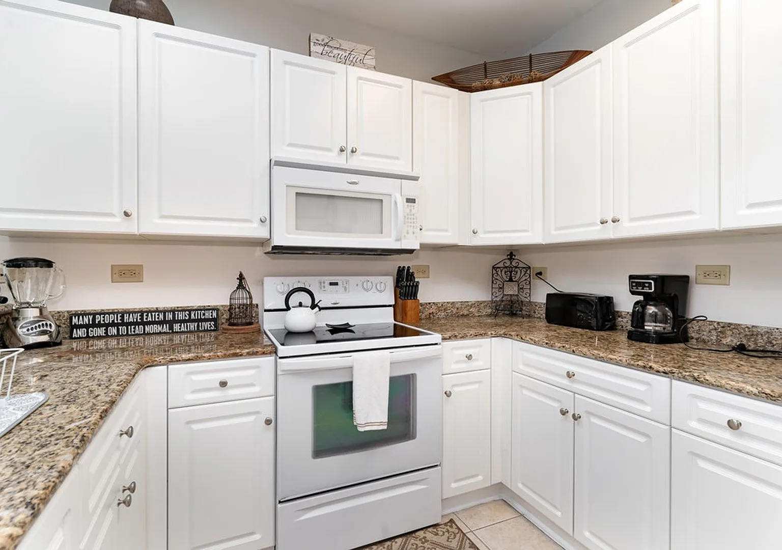World Tour, furnished 2BD & 2BA winter rental — Photo 4