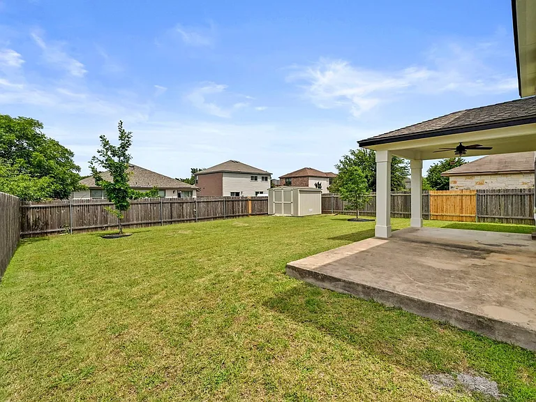 214 Briarwood Dr — Photo 29