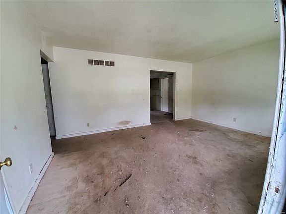 2nd image of 333 S Marguerite Ave