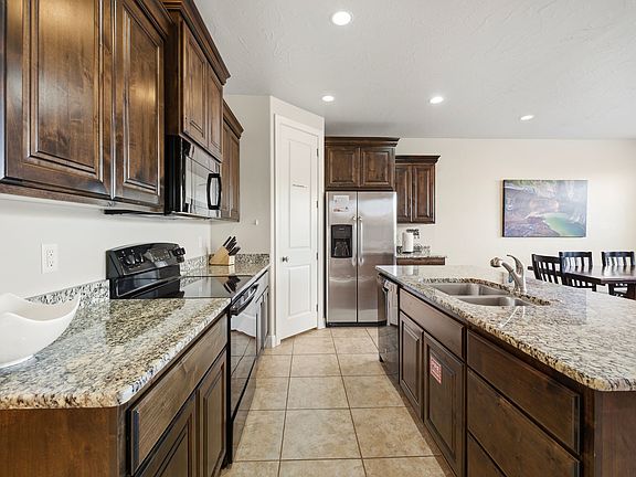 2nd image of 4269 E Razor