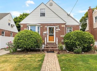 36 Academy St, Oceanside, NY 11572
