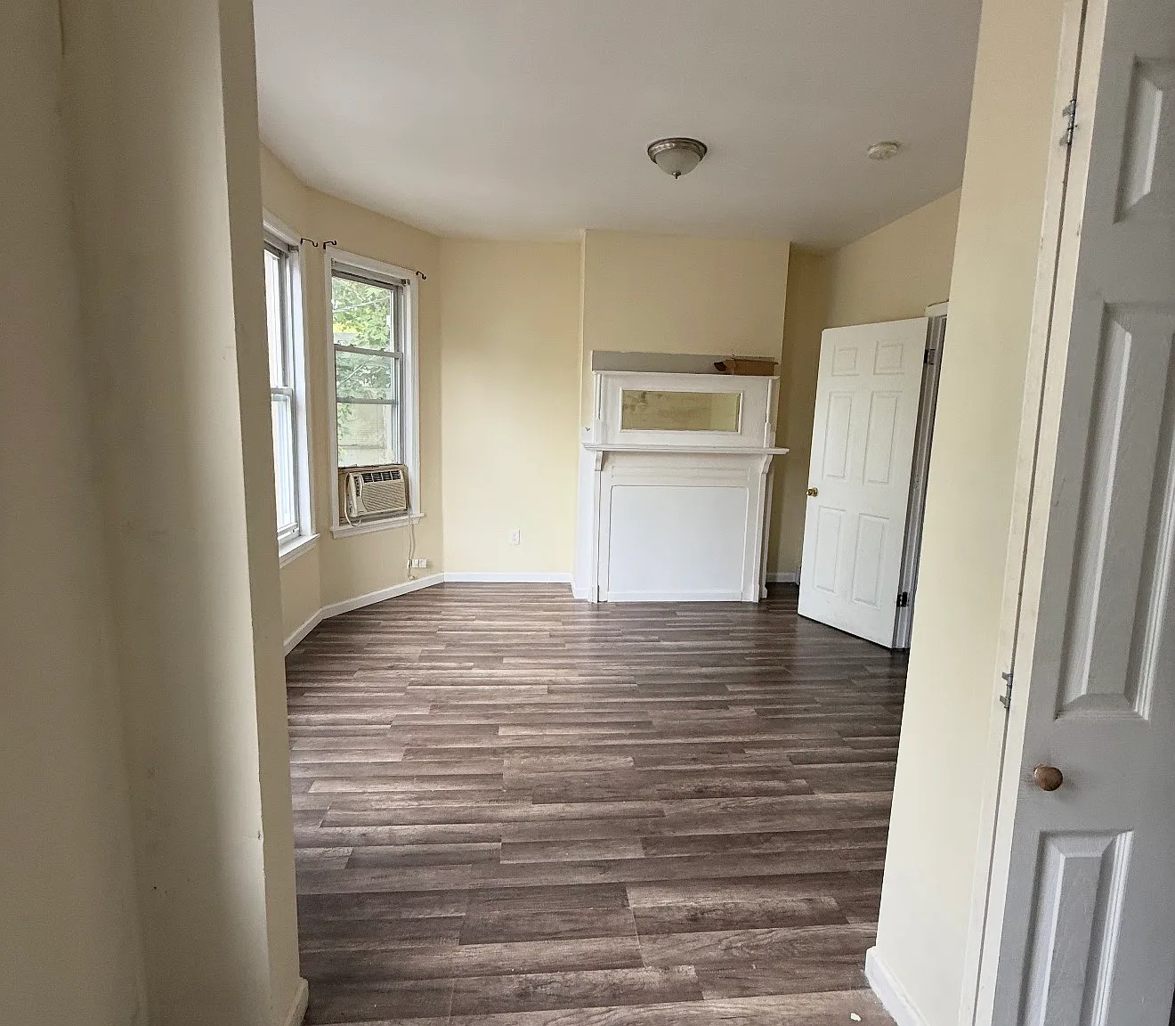 3 bed, $2,300 — Photo 2