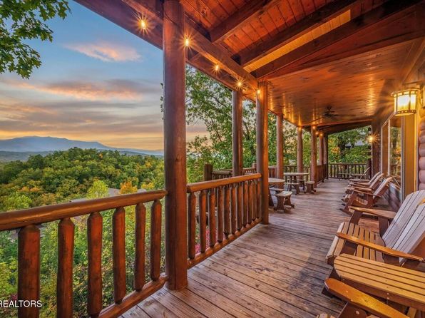 1960 Blackthorn Trl, Sevierville, TN 37876