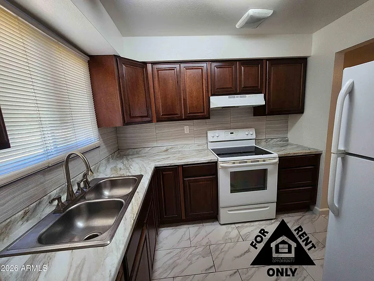 7132 W Wolf St — Photo 4