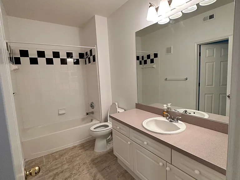 729 Celebration Ave — Photo 4
