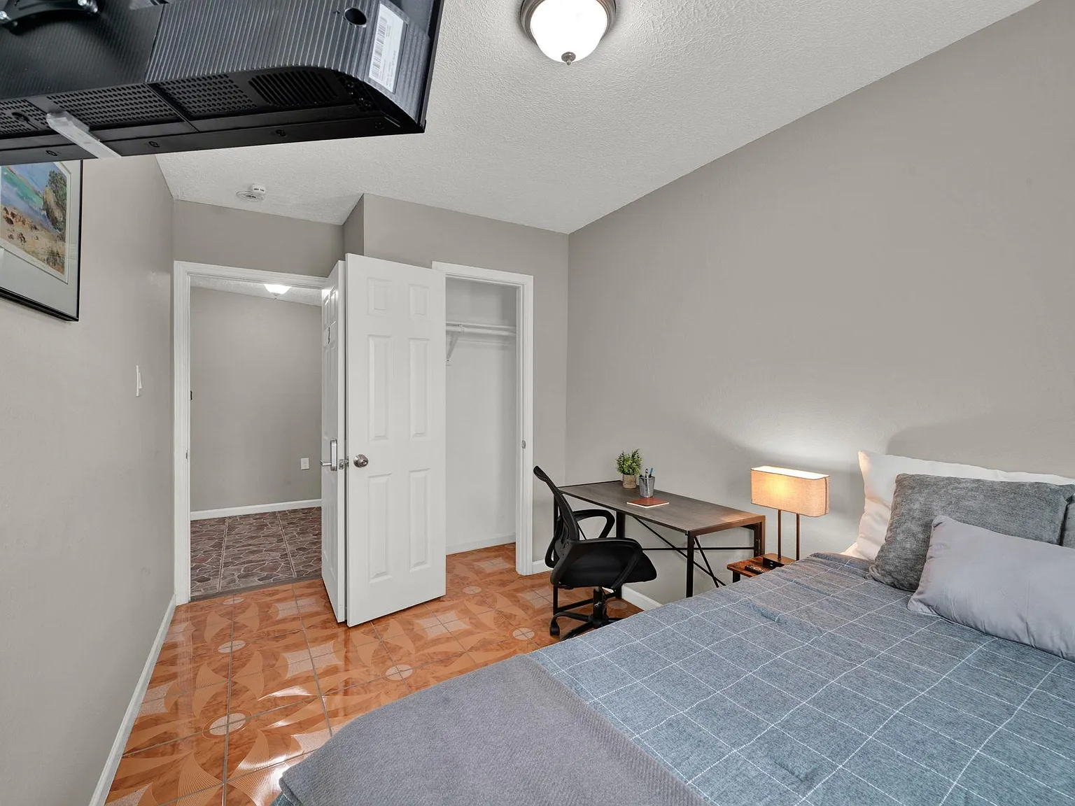 4 bed, 4.0 bath, 2244 sqft, $776 — Photo 2