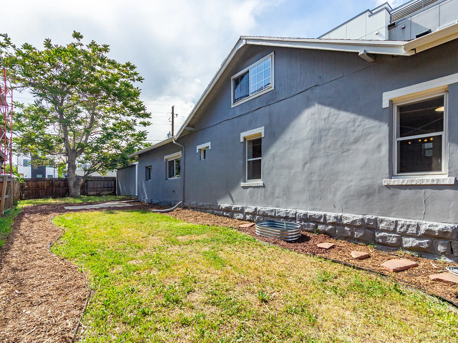 5 bed, 2586 sqft, $3,350 — Photo 3