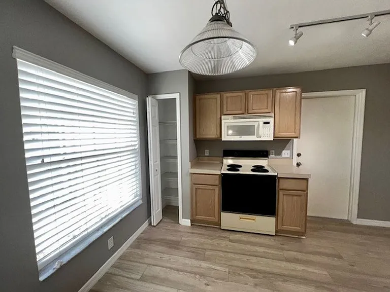 2024 Donegan Pl — Photo 7