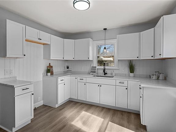 3rd image of 65 Roger Williams Ave E