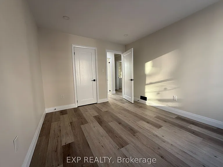 122 Alice St #UPPER — Photo 17