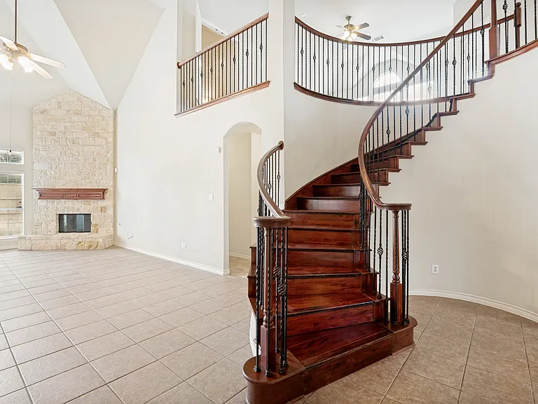 11800 Pondview Ln — Photo 10