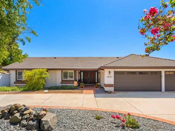 1537 Winsome Dr, Escondido, CA 92029