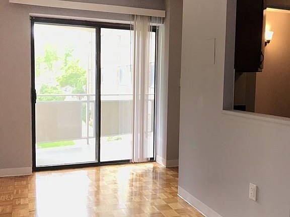 5th image of 1025 Hancock St Unit 2D