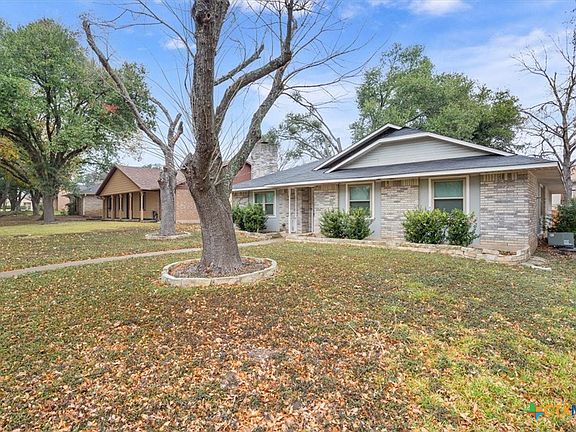 3rd image of 2110 Winchester Dr