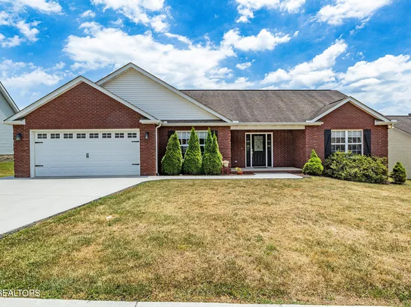 886 Oak Hills Dr, Lenoir City, TN 37771