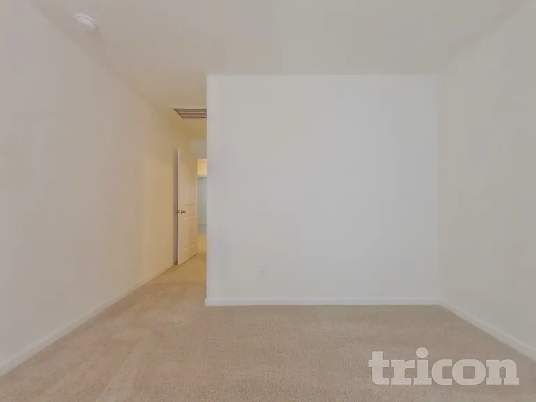 1077 Crescent Moon Loop Rd — Photo 9