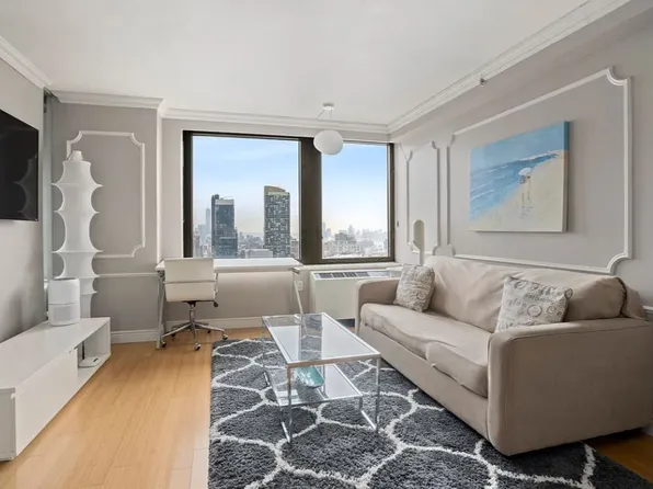 100 West 39th Street image 1 of 8